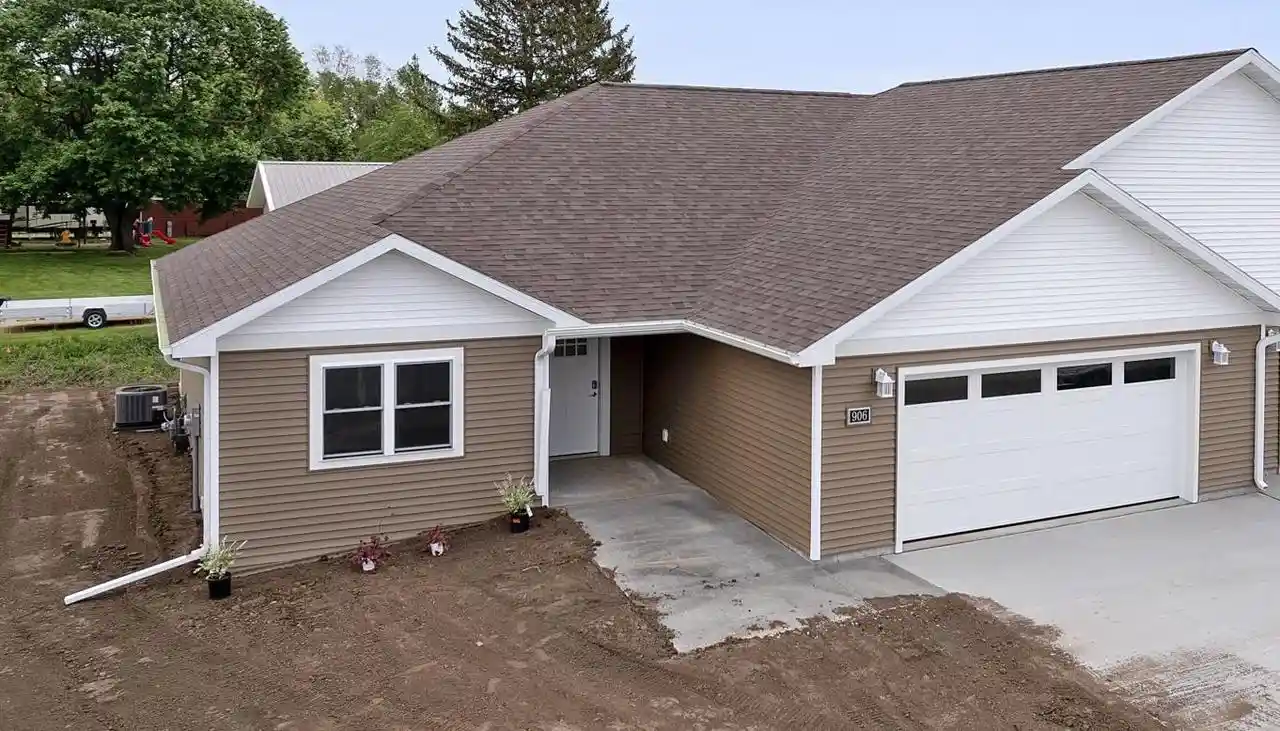 Photo 1 of Single family home for sale at 504 Roosevelt St, Baraboo, WI 53913 | MLS# 2035125 | Listing updated on 2026-10-22