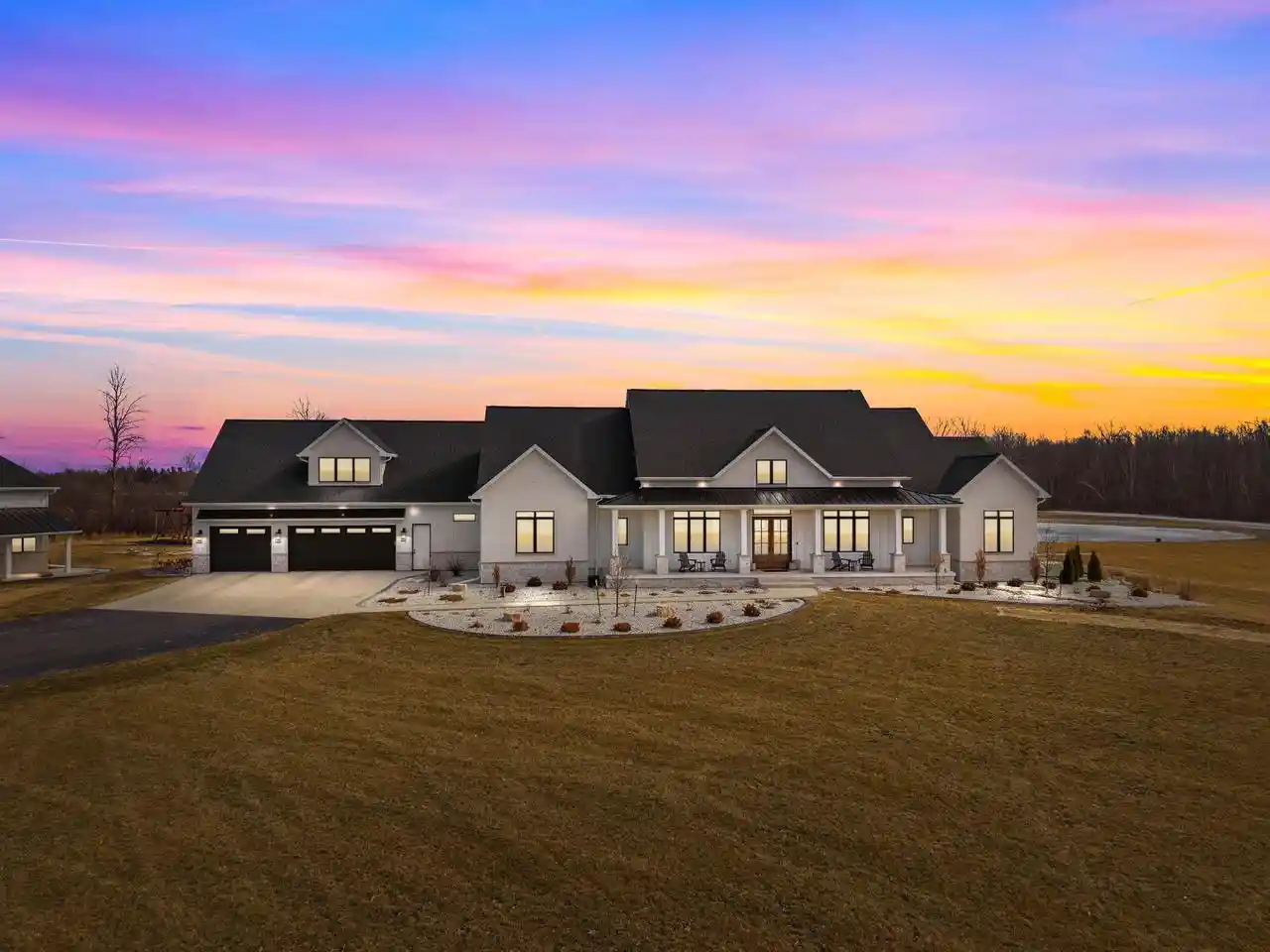 Photo 1 of Mansion for sale at W5896 Autumn Hills Pkwy, Appleton, WI 54913 | MLS# 50334652 | Listing updated on 2026-10-22