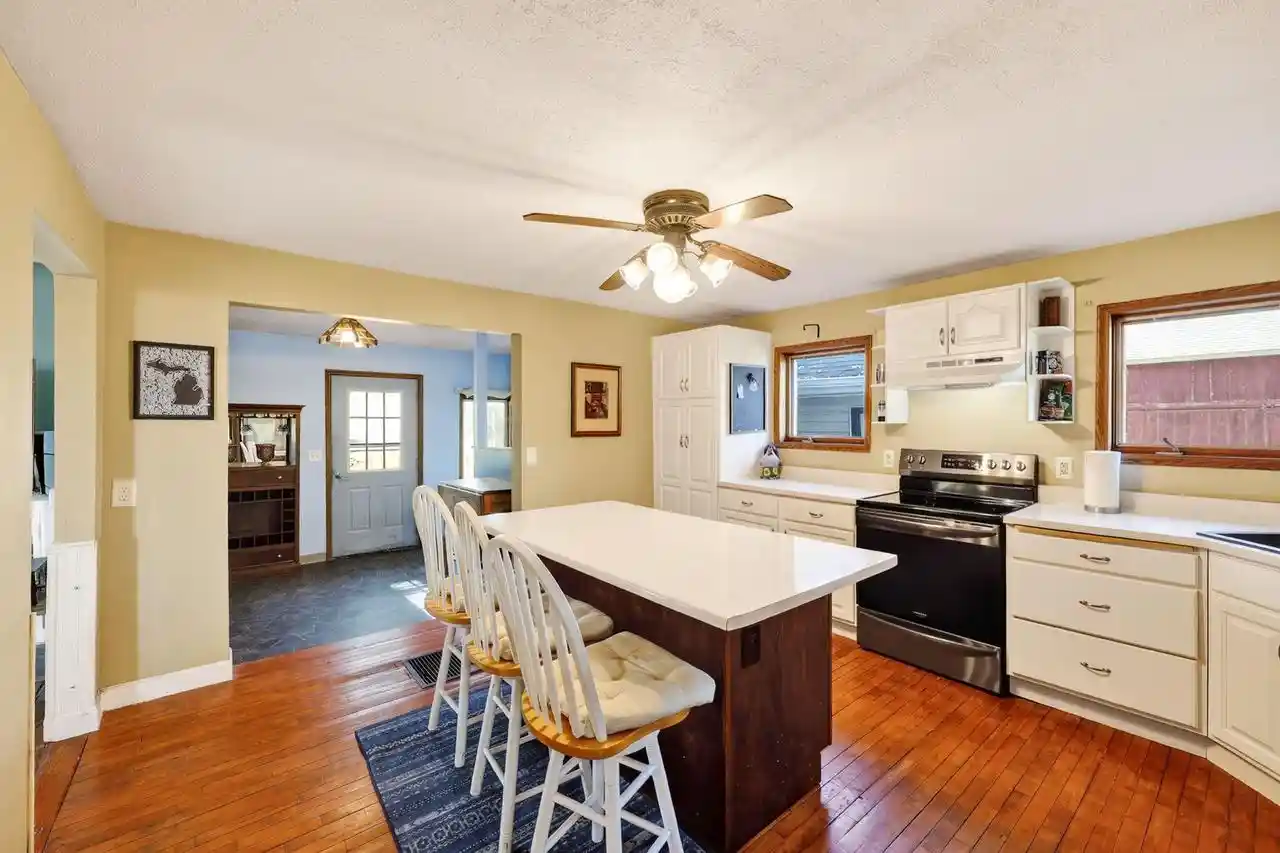 Photo 4 of Single family home for sale at N6139 Ridge Rd, Beaver Dam, WI 53916 | MLS# 2035133 | Listing updated on 2026-10-29