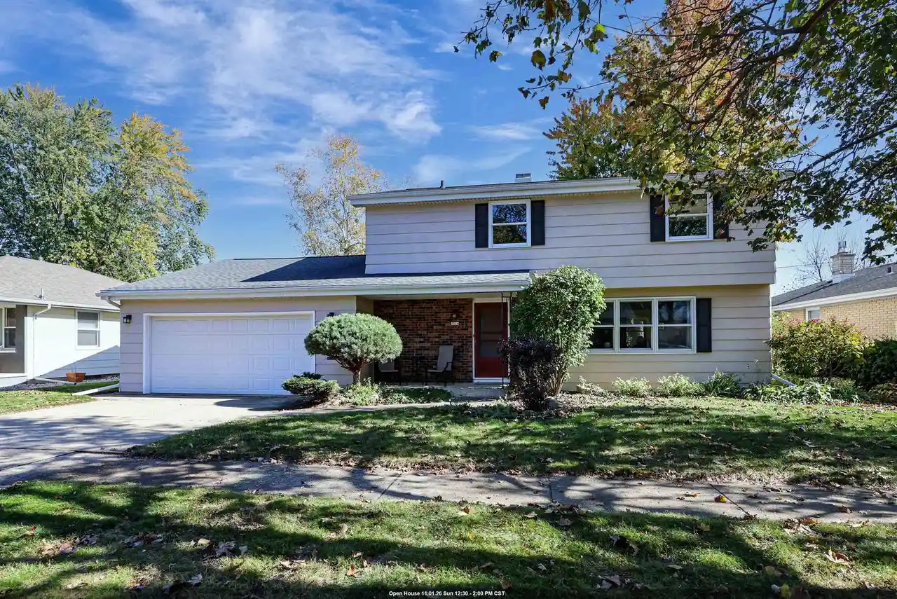 Single family home for sale at 2524 Hillwood Ct, Appleton, WI 54911 | MLS# 50334725