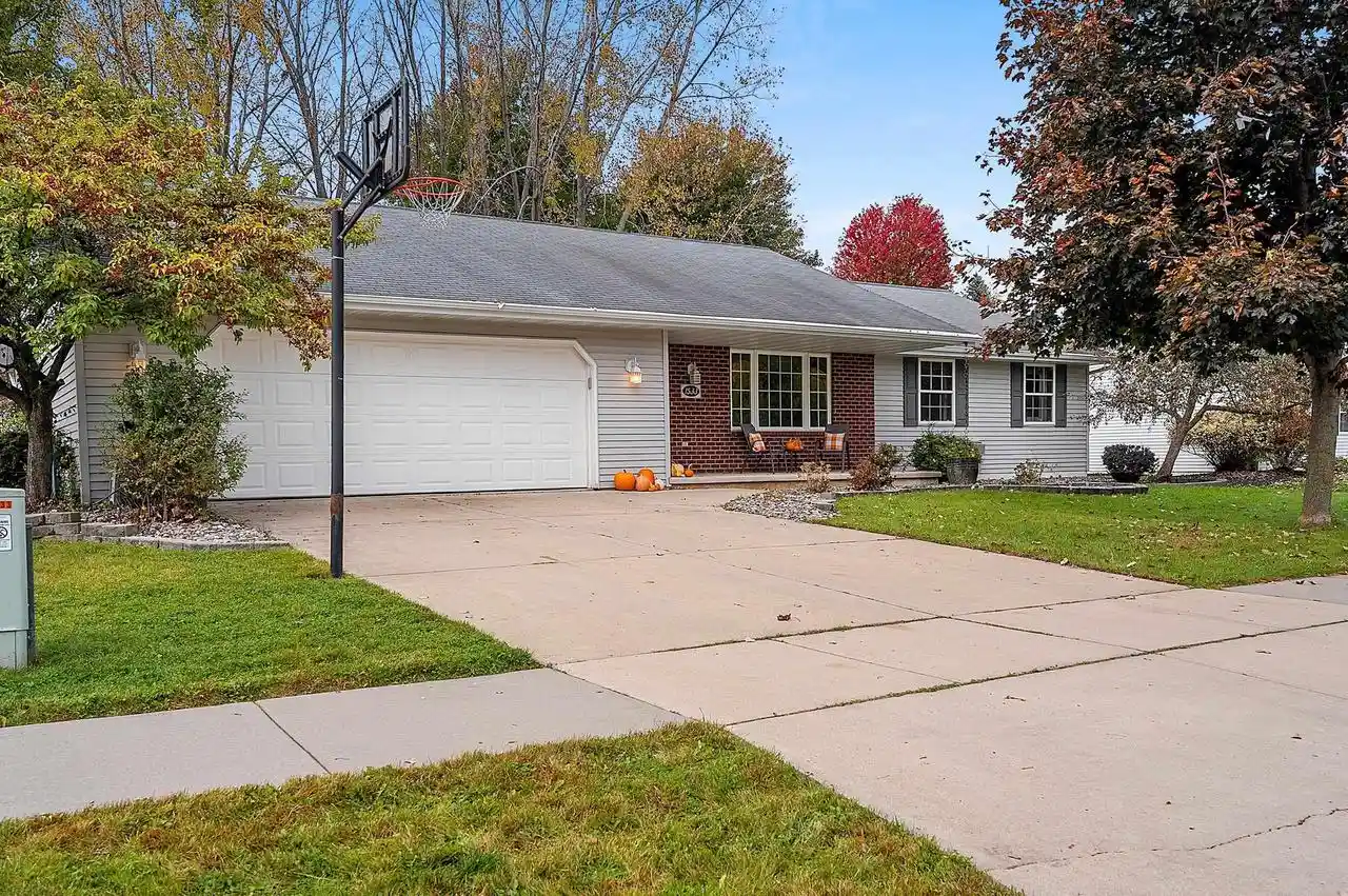 Photo 1 of Single family home for sale at 1533 Rockwell Rd, Green Bay, WI 54313 | MLS# 50334732 | Listing updated on 2026-10-24