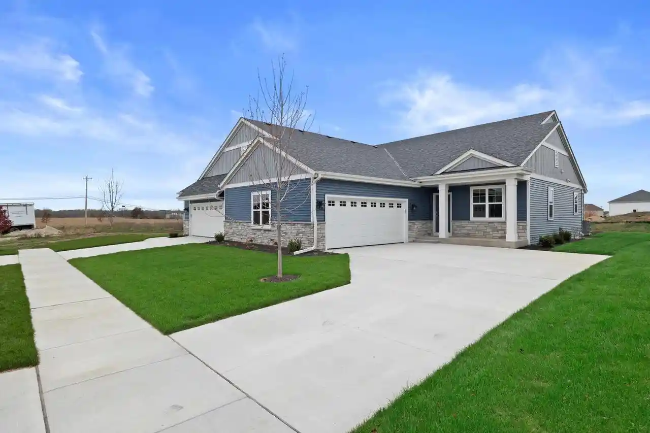 Photo 4 of Condo for sale at 1518 Weston Ridge Rd, Oconomowoc, WI 53066 | MLS# 1985720 | Listing updated on 2026-10-22