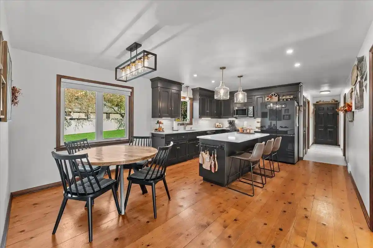 Photo 3 of Single family home for sale at 210 Rosemont Dr, Green Bay, WI 54301 | MLS# 50334736 | Listing updated on 2026-10-22