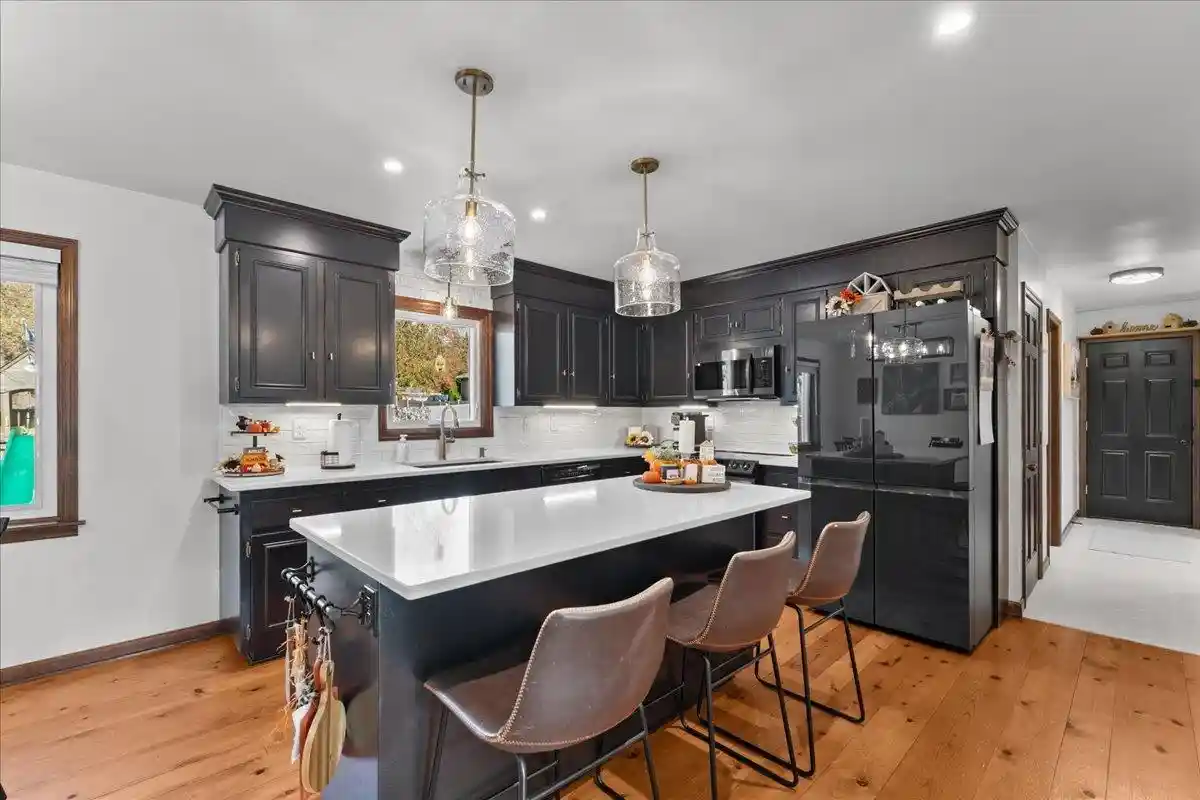 Photo 4 of Single family home for sale at 210 Rosemont Dr, Green Bay, WI 54301 | MLS# 50334736 | Listing updated on 2026-10-22
