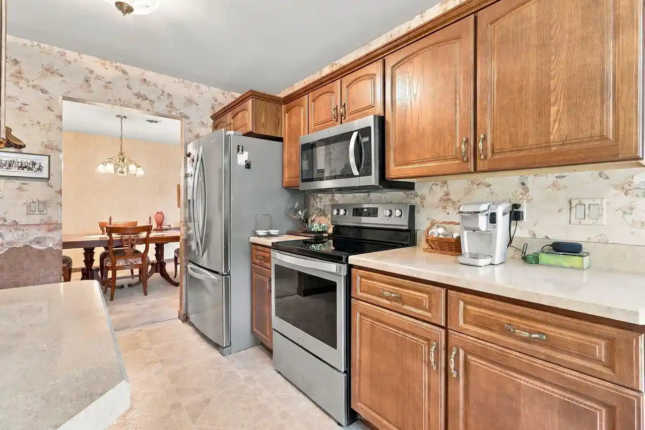 Listing Photo 4 - Condo for sale in building located at 1325 32nd Ct, Kenosha, WI 53144 - Unit #9A