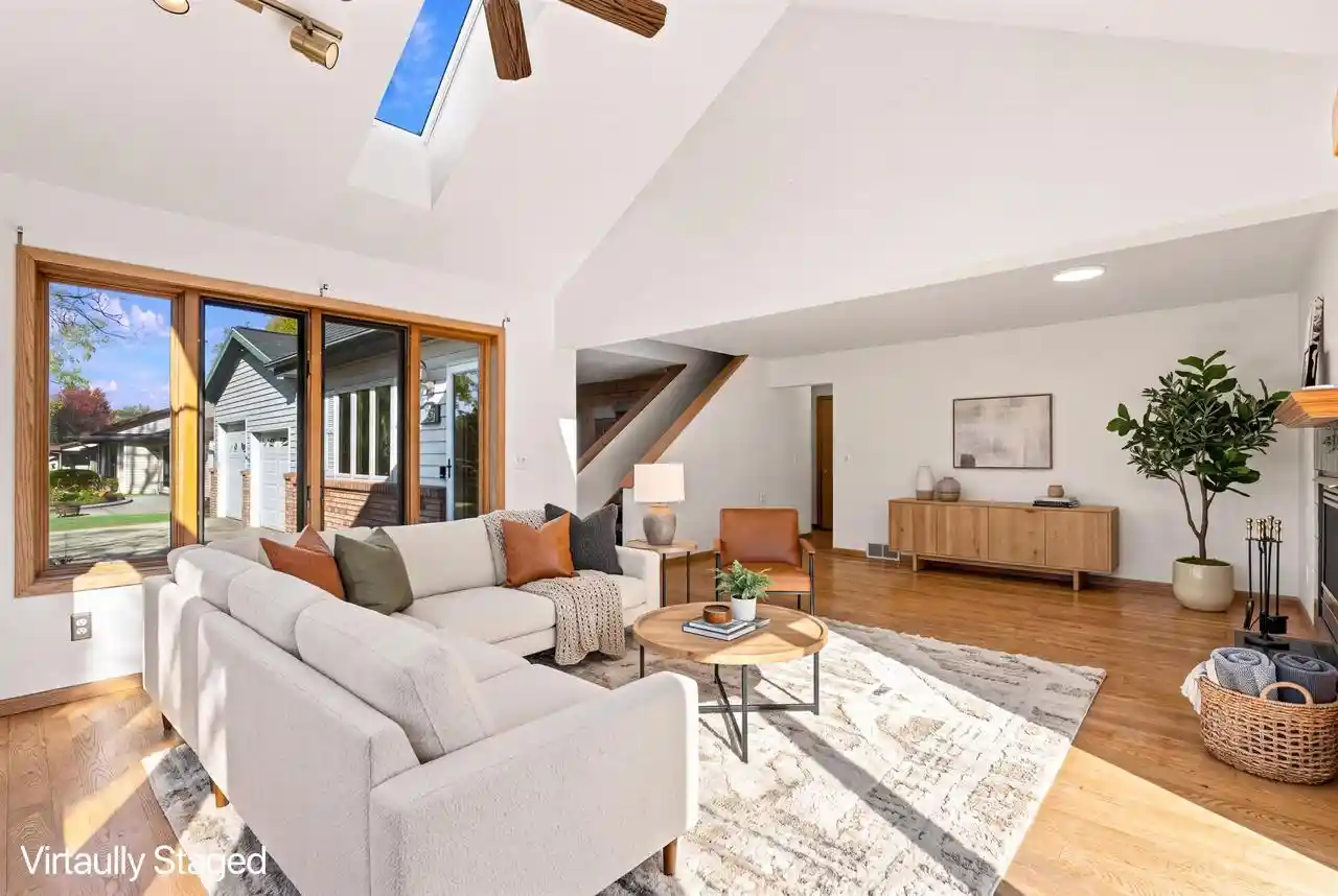 Photo 2 of Single family home for sale at 1366 N Oakwood Rd, Oshkosh, WI 54904 | MLS# 50334745 | Listing updated on 2026-10-27