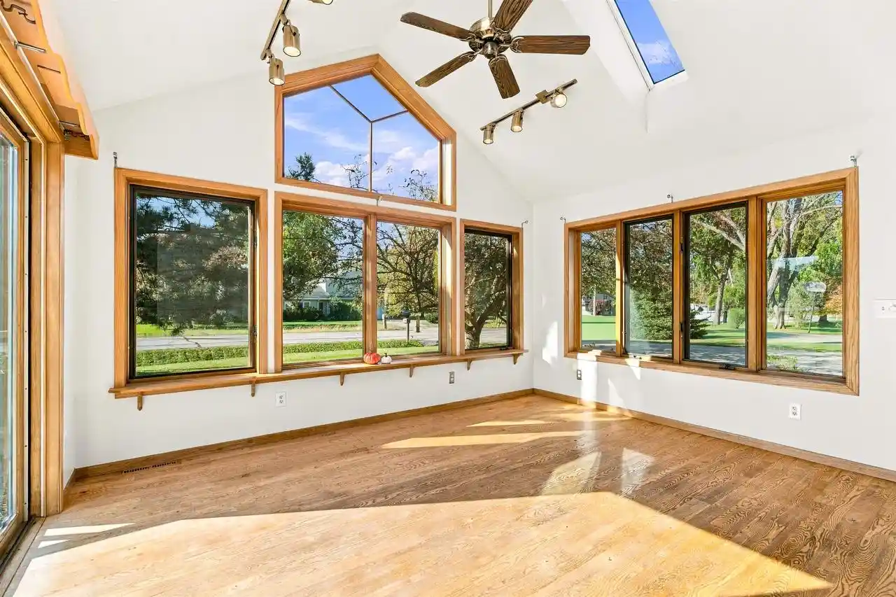Photo 3 of Single family home for sale at 1366 N Oakwood Rd, Oshkosh, WI 54904 | MLS# 50334745 | Listing updated on 2026-10-27