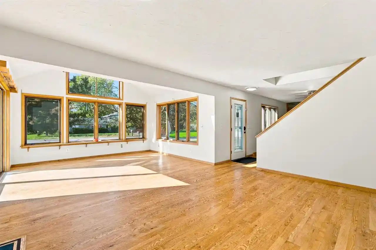 Photo 4 of Single family home for sale at 1366 N Oakwood Rd, Oshkosh, WI 54904 | MLS# 50334745 | Listing updated on 2026-10-27