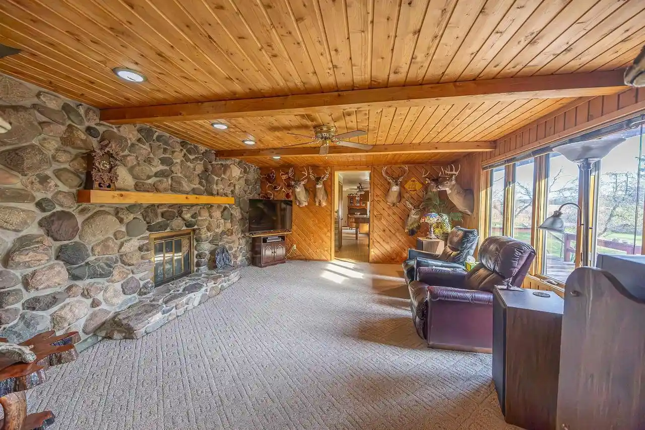 Photo 4 of Single family home for sale at 10515 County Rd M, Suring, WI 54174 | MLS# 50334747 | Listing updated on 2026-10-27