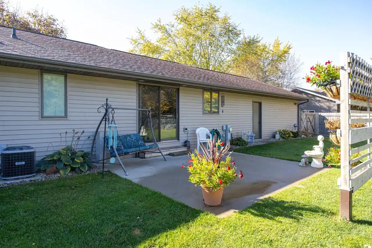 Photo 4 of Single family home for sale at W6422 Lilac Ln, Greenville, WI 54942 | MLS# 50334737 | Listing updated on 2026-10-28