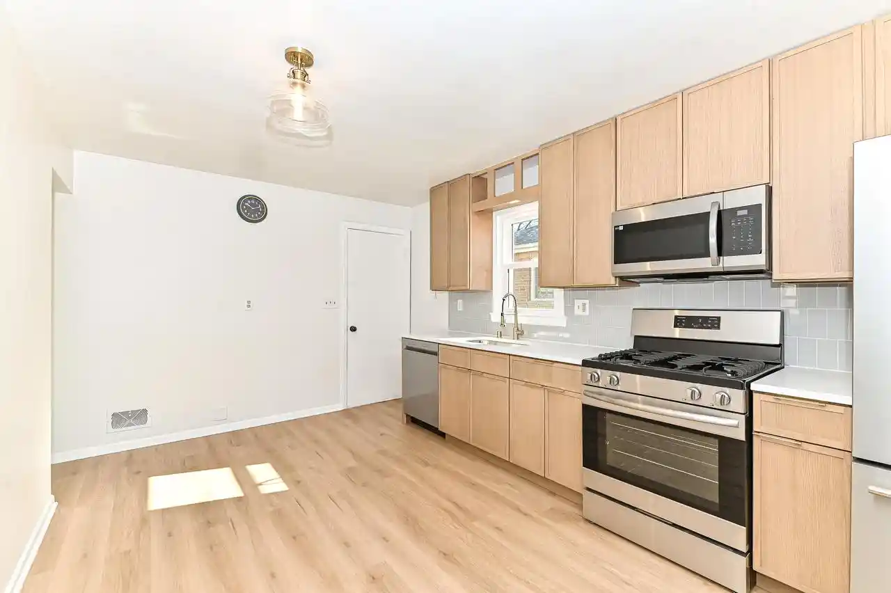 Photo 4 of Single family home for sale at 3270 S 51st Street, Milwaukee, WI 53219 | MLS# 1985762 | Listing updated on 2026-10-22
