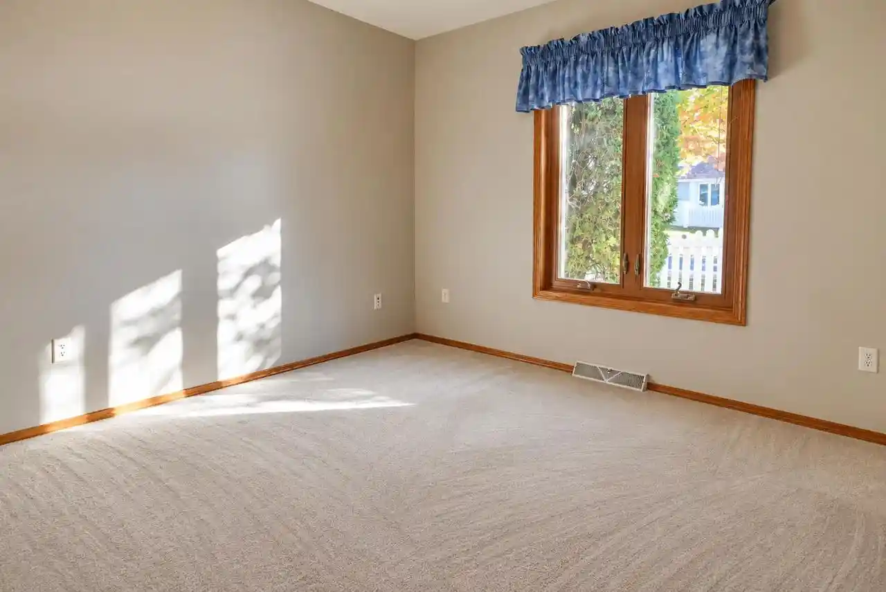 Photo 4 of Condo for sale at 2095 Mitchell St, Oshkosh, WI 54901 | MLS# 50334778 | Listing updated on 2026-10-26