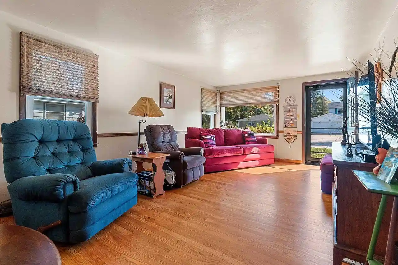 Photo 2 of Single family home for sale at 1135 N Locust St, Green Bay, WI 54303 | MLS# 50334789 | Listing updated on 2026-10-26