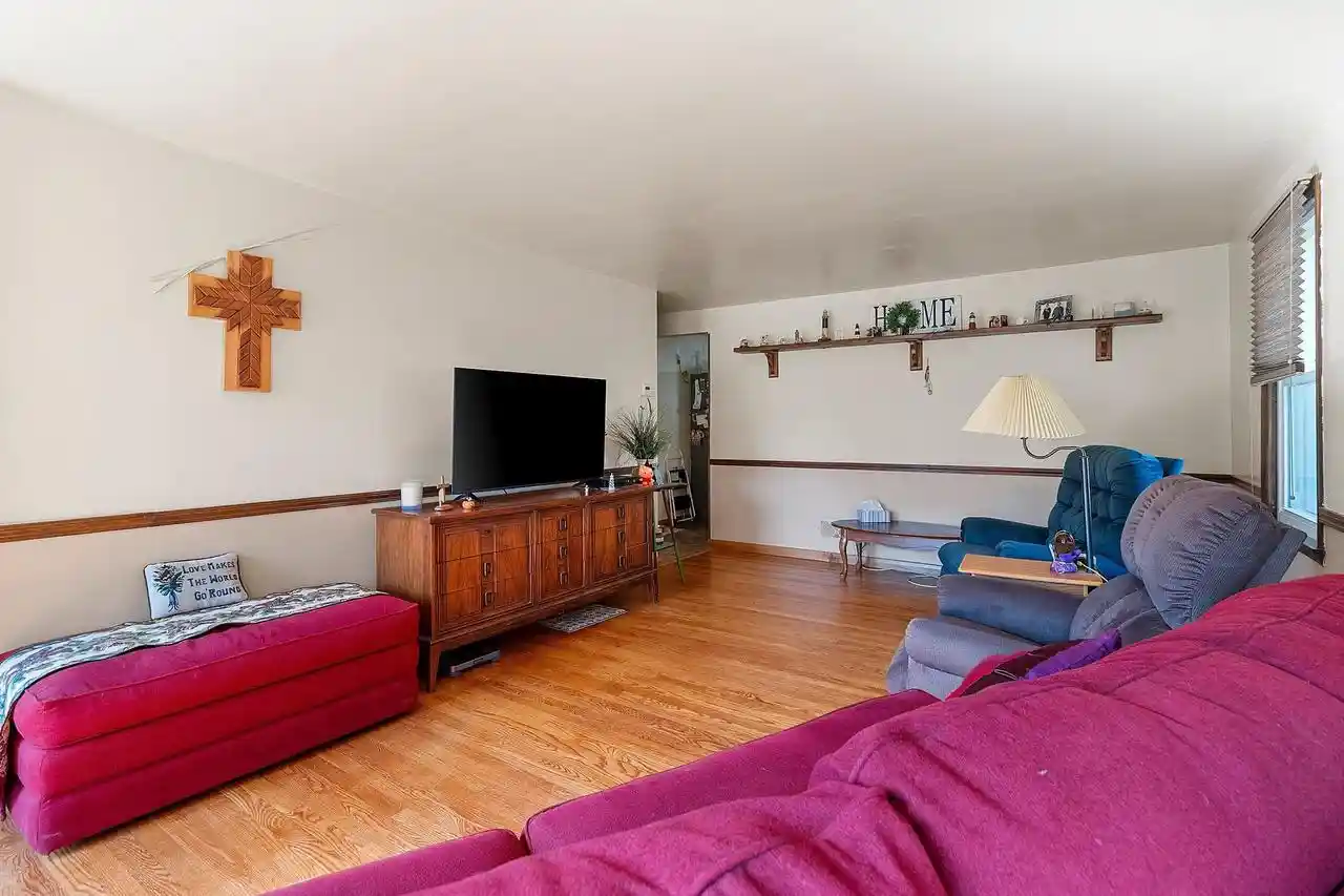 Photo 3 of Single family home for sale at 1135 N Locust St, Green Bay, WI 54303 | MLS# 50334789 | Listing updated on 2026-10-26
