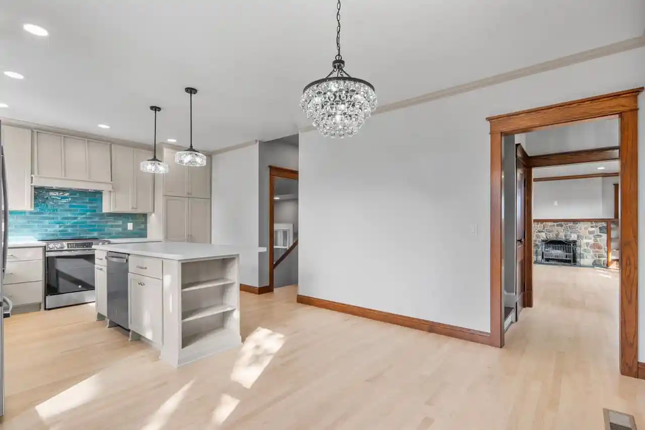 Photo 3 of Single family home for sale at 305 Cleveland St, Menasha, WI 54952 | MLS# 50334793 | Listing updated on 2026-10-22