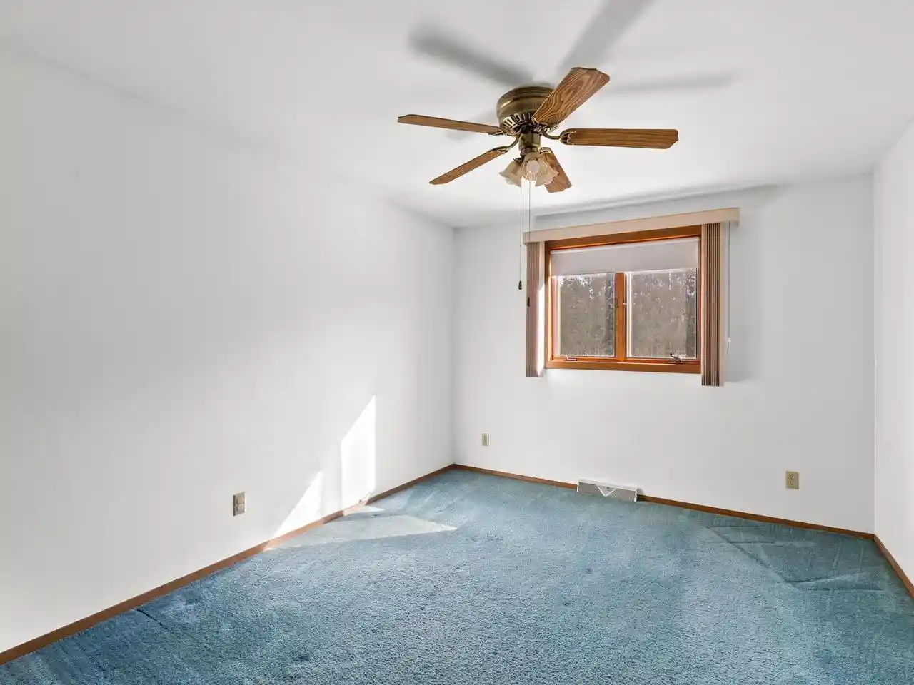 Photo 3 of Single family home for sale at 2240 Menchl Dr, Manitowoc, WI 54220 | MLS# 1985807 | Listing updated on 2026-10-22