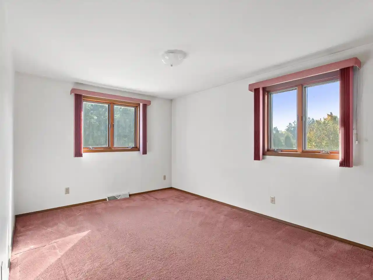 Photo 4 of Single family home for sale at 2240 Menchl Dr, Manitowoc, WI 54220 | MLS# 1985807 | Listing updated on 2026-10-22