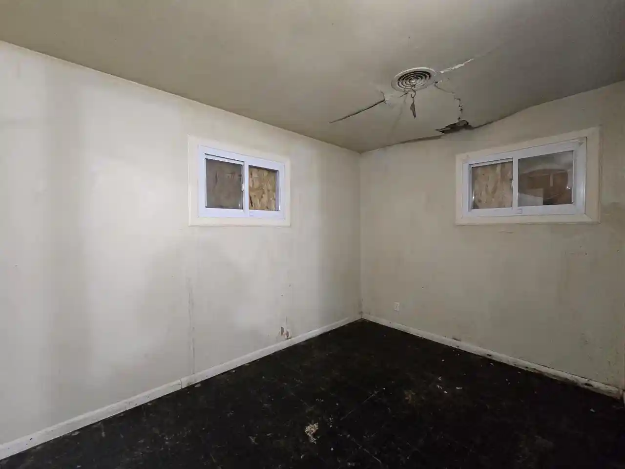 Photo 3 of Single family home for sale at 5508 N 60th Street, Milwaukee, WI 53218 | MLS# 1985810 | Listing updated on 2026-10-22