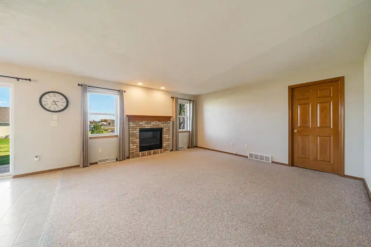 Photo 4 of Single family home for sale at N9684 Hopfensperger Rd, Appleton, WI 54915 | MLS# 50334802 | Listing updated on 2026-10-23