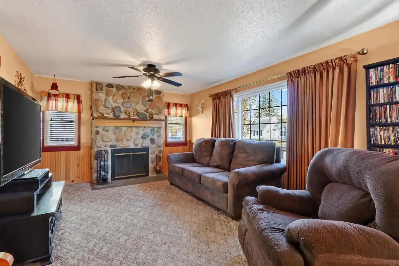 Photo 2 of Single family home for sale at 221 16th Avenue N, Wisconsin Rapids, WI 54495 | MLS# 22605282 | Listing updated on 2026-10-26