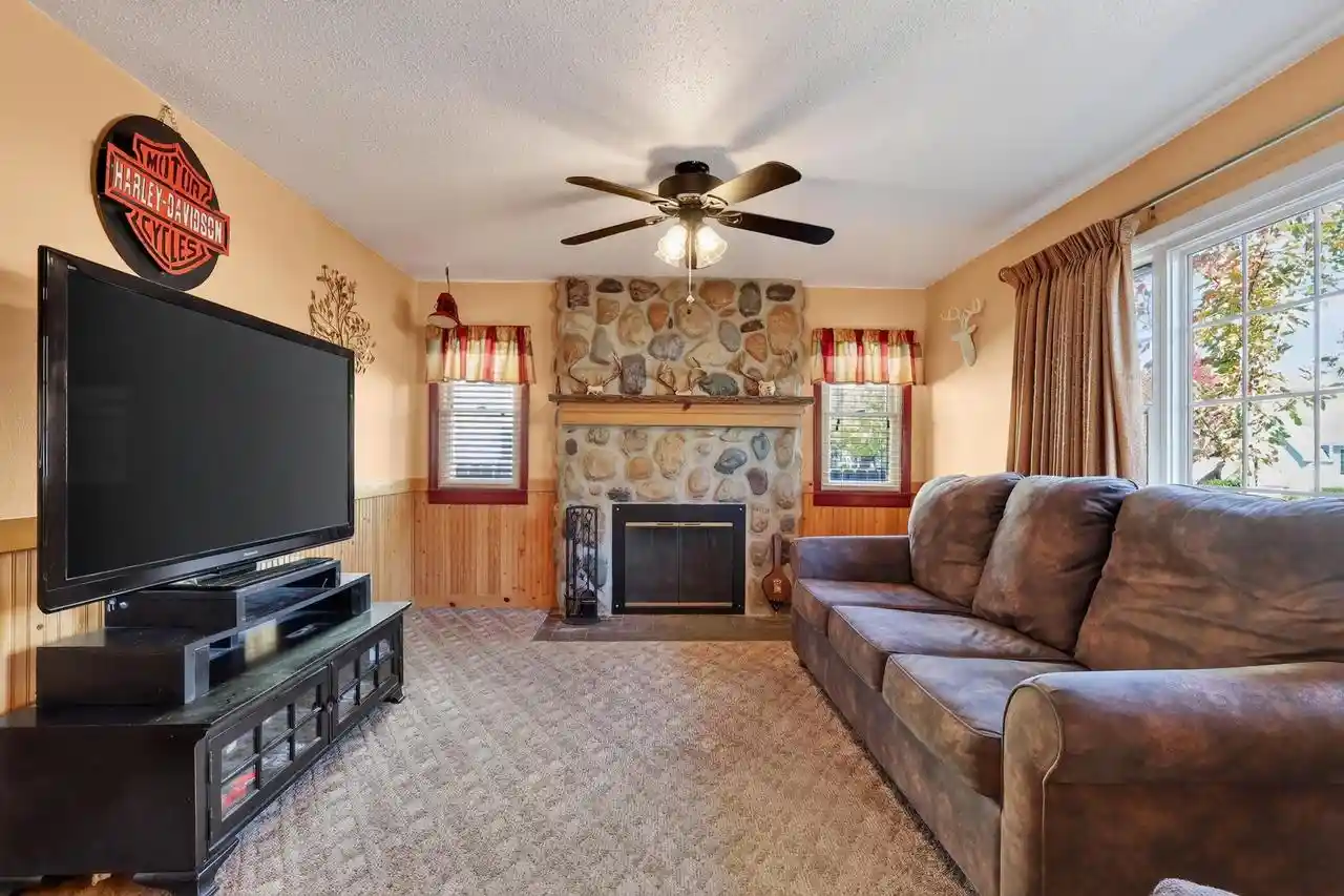 Photo 4 of Single family home for sale at 221 16th Avenue N, Wisconsin Rapids, WI 54495 | MLS# 22605282 | Listing updated on 2026-10-26