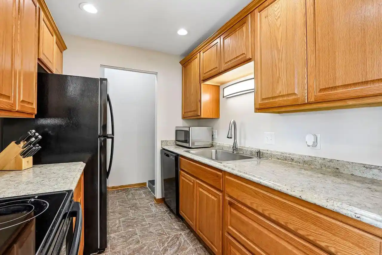 Listing Photo 4 - Condo for sale in building located at 10464 W Whitnall Edge Dr, Franklin, WI 53132 - Unit #101