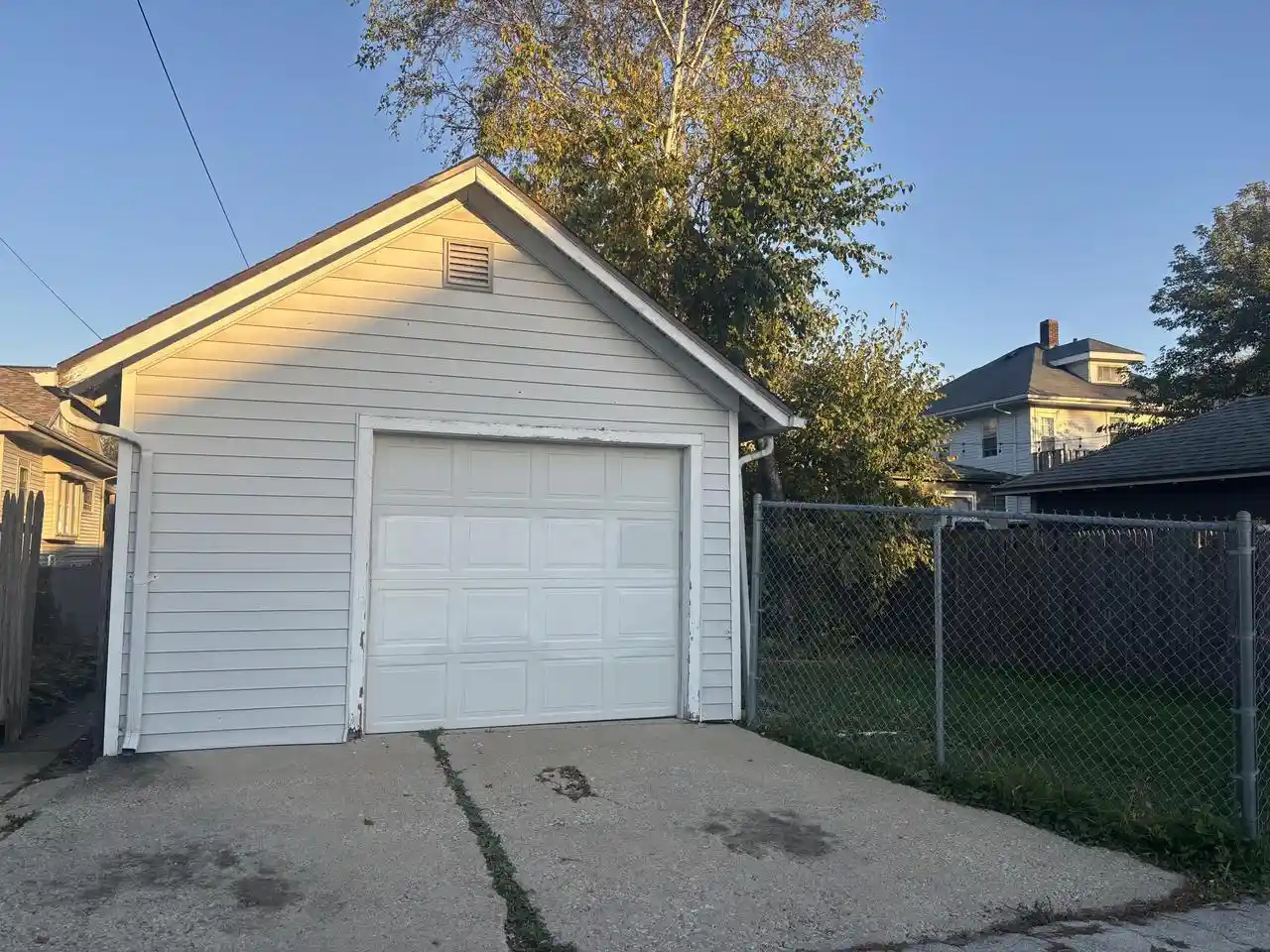 Photo 4 of Single family home for sale at 1624 Flett Ave, Racine, WI 53405 | MLS# 1985871 | Listing updated on 2026-10-22