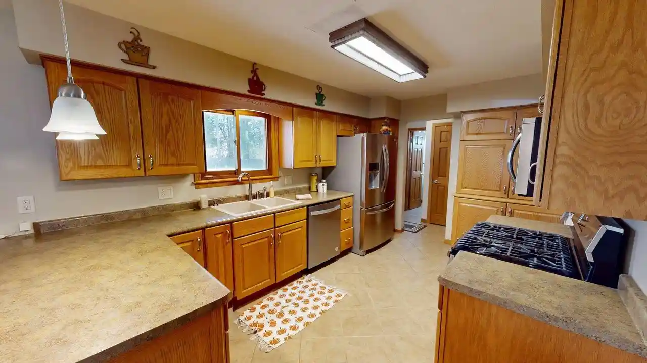 Photo 3 of Single family home for sale at 717 S Sycamore Ave, Marshfield, WI 54449 | MLS# 22605284 | Listing updated on 2026-10-24