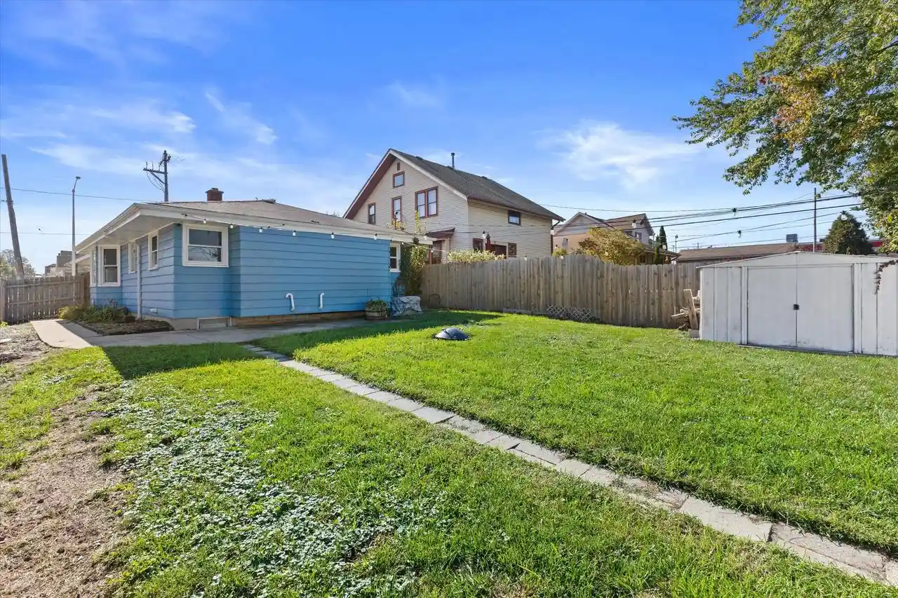 Photo 4 of Single family home for sale at 1400 Goold St, Racine, WI 53402 | MLS# 1985919 | Listing updated on 2026-10-23
