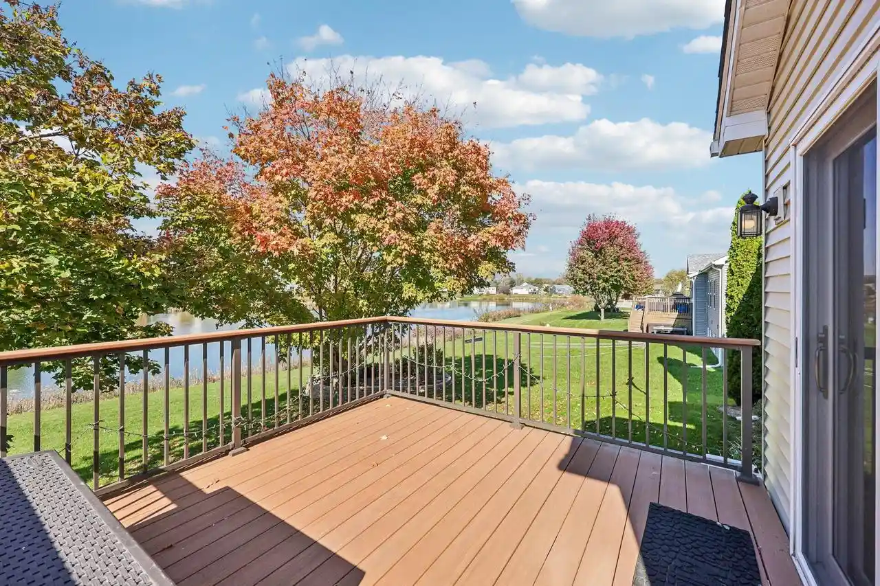 Photo 4 of Single family home for sale at 323 Stonefield Dr, Lake Mills, WI 53551 | MLS# 2035208 | Listing updated on 2026-10-28