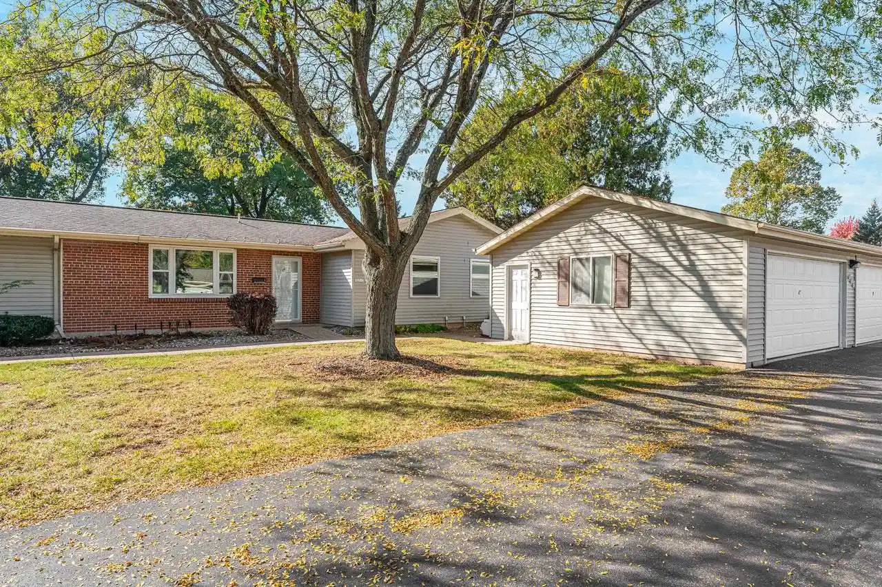 Condo for sale at 1025 S West Ct #C, Appleton, WI 54915 | MLS# 50334818