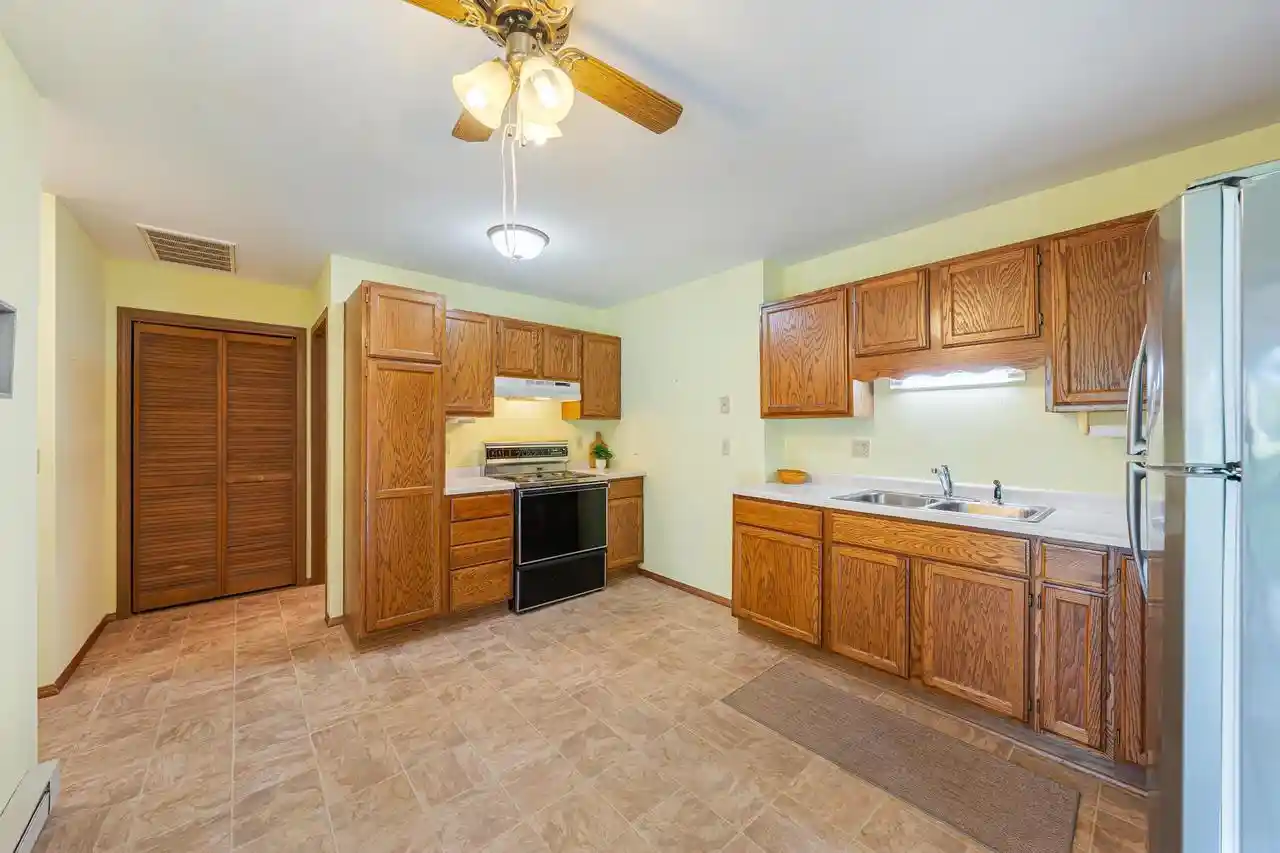 Photo 4 of Condo for sale at 1025 S West Ct #C, Appleton, WI 54915 | MLS# 50334818 | Listing updated on 2026-10-27