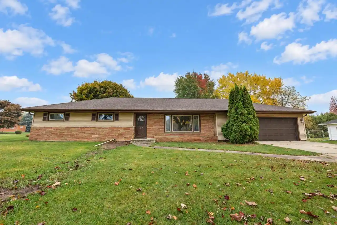 Photo 1 of Single family home for sale at 824 Parker Ave, Algoma, WI 54201 | MLS# 50334822 | Listing updated on 2026-10-23