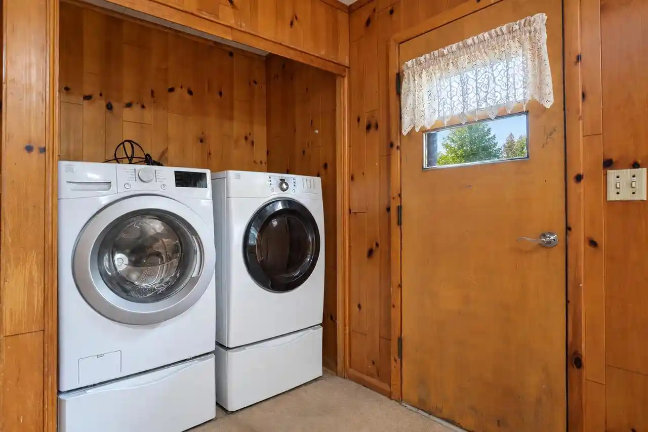 Photo 4 of Single family home for sale at 824 Parker Ave, Algoma, WI 54201 | MLS# 50334822 | Listing updated on 2026-10-23