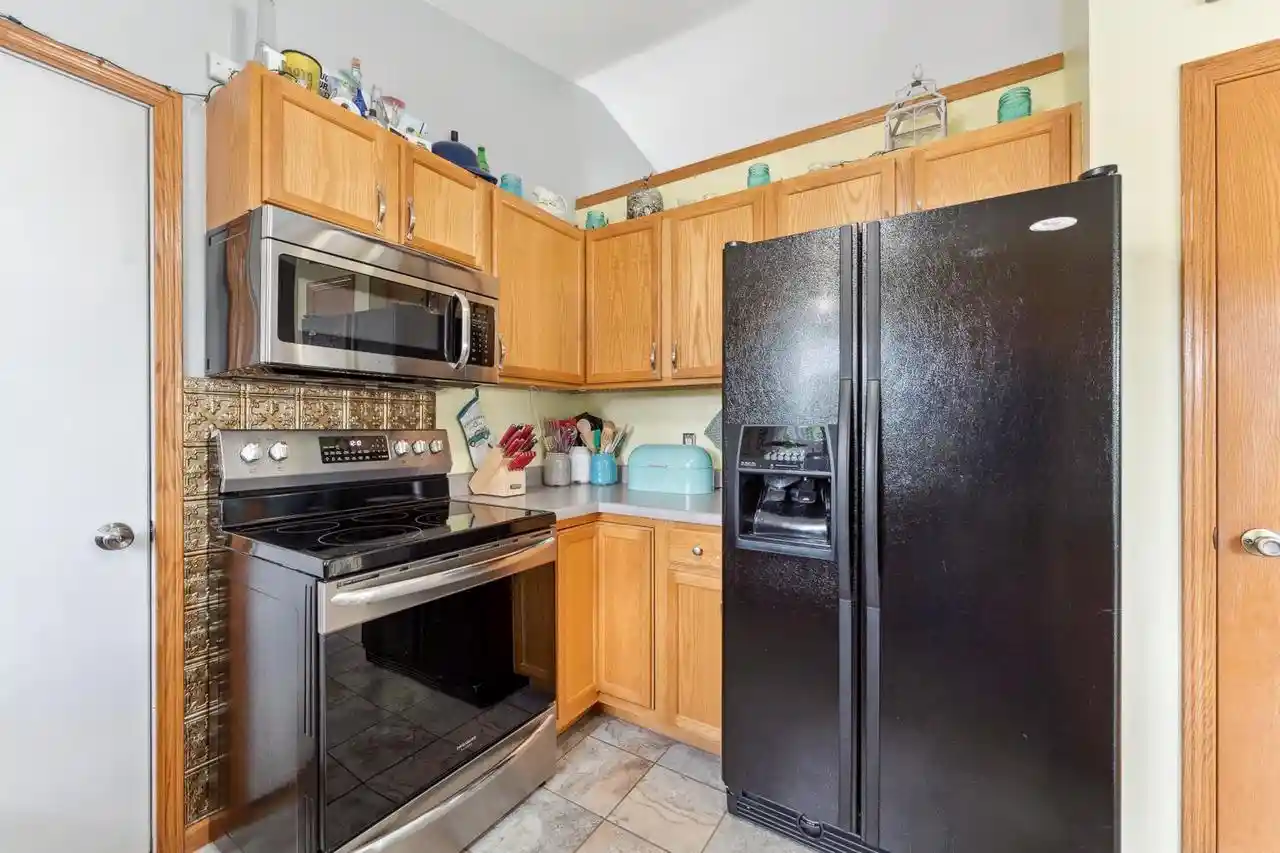 Photo 3 of Single family home for sale at 1011 Eagle Ln, Poynette, WI 53955 | MLS# 2035232 | Listing updated on 2026-10-23