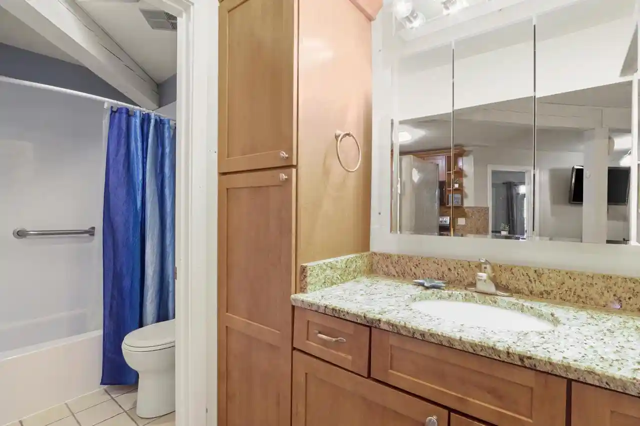 Photo 3 of Condo for sale at 304 Deerpath E #C, Fontana, WI 53125 | MLS# 1985984 | Listing updated on 2026-10-26