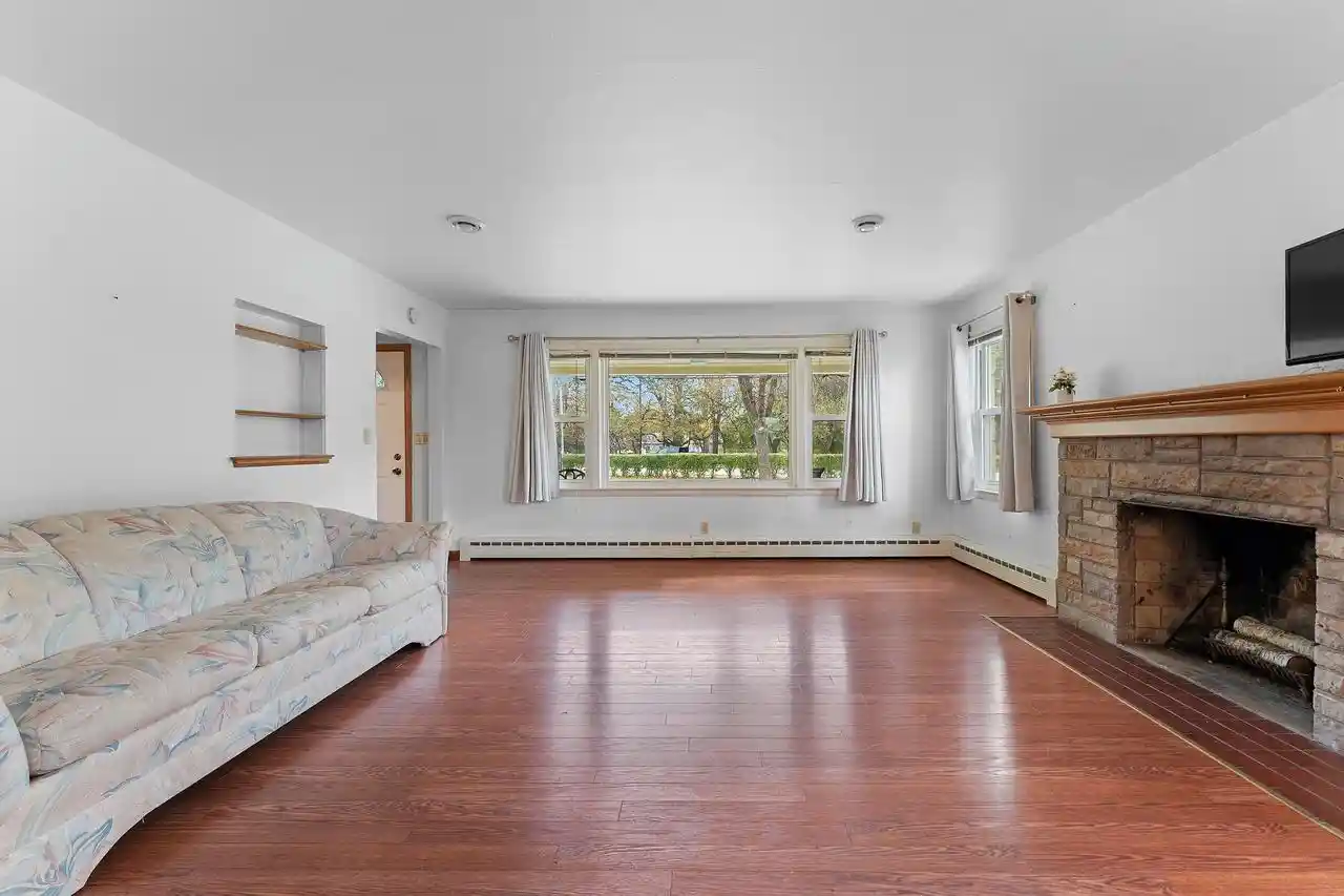 Photo 2 of Single family home for sale at 1636 Lost Dauphin Rd, De Pere, WI 54115 | MLS# 50334827 | Listing updated on 2026-10-23