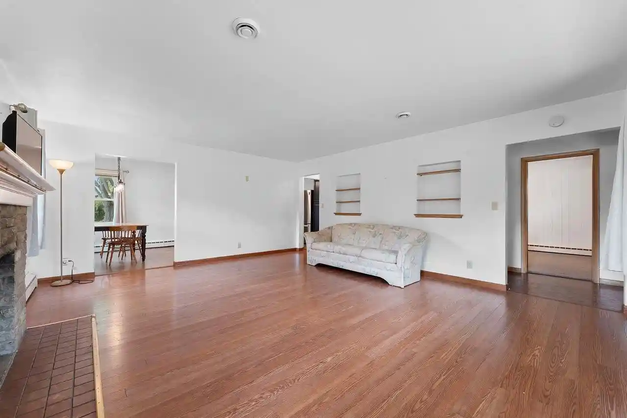 Photo 4 of Single family home for sale at 1636 Lost Dauphin Rd, De Pere, WI 54115 | MLS# 50334827 | Listing updated on 2026-10-23
