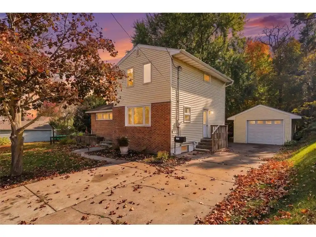 Photo 1 of Single family home for sale at 152 Oak St, Amery, WI 54001 | MLS# 7103466 | Listing updated on 2026-10-24