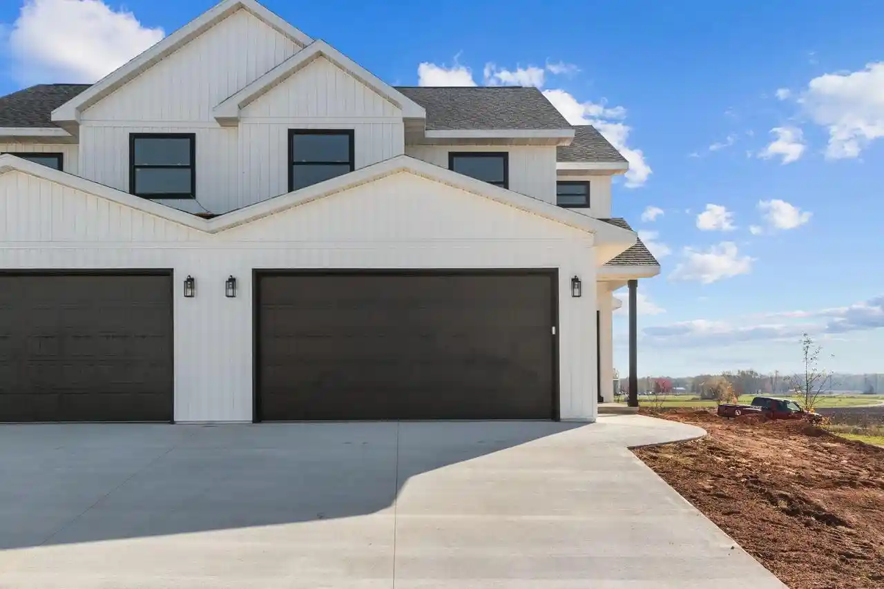 Photo 1 of Condo for sale at 2614 Northpoint Dr, New London, WI 54961 | MLS# 50334851 | Listing updated on 2026-10-23