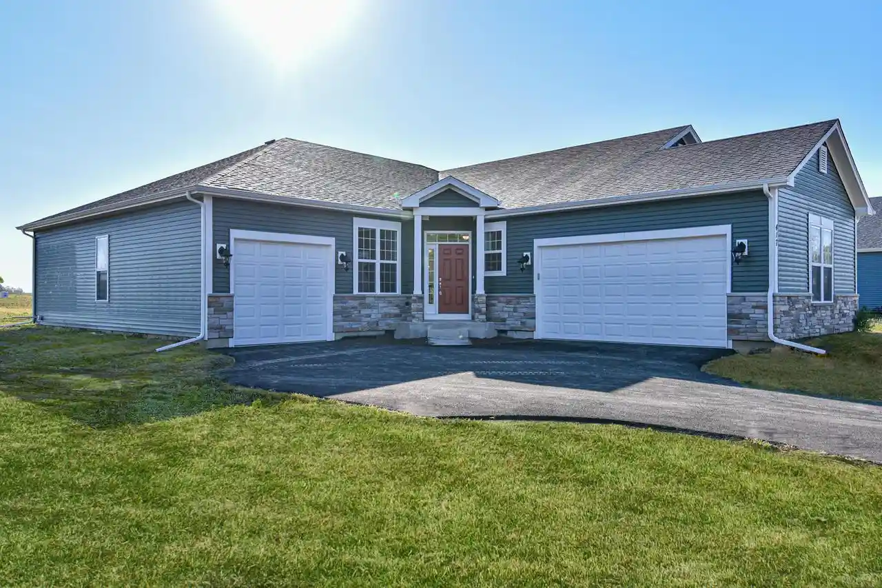 Photo 1 of Single family home for sale at 407 Manchester Dr, Williams Bay, WI 53191 | MLS# 1986004 | Listing updated on 2026-10-23