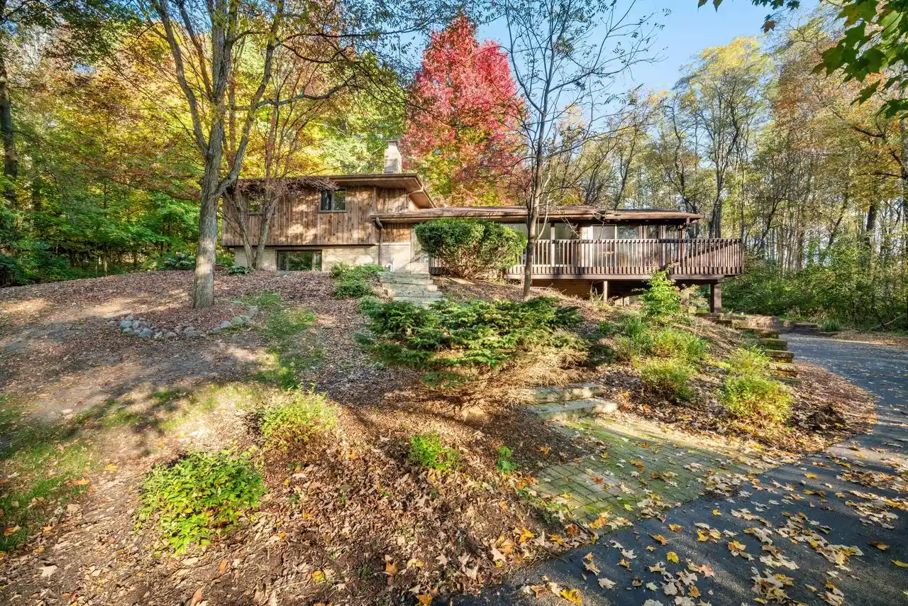 Photo 1 of Single family home for sale at S46w22328 Tansdale Rd, Waukesha, WI 53189 | MLS# 1986006 | Listing updated on 2026-10-29