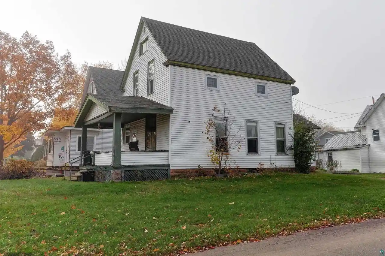 Photo 3 of Single family home for sale at 801 Vaughn Ave, Ashland, WI 54806 | MLS# 6128637 | Listing updated on 2026-10-23