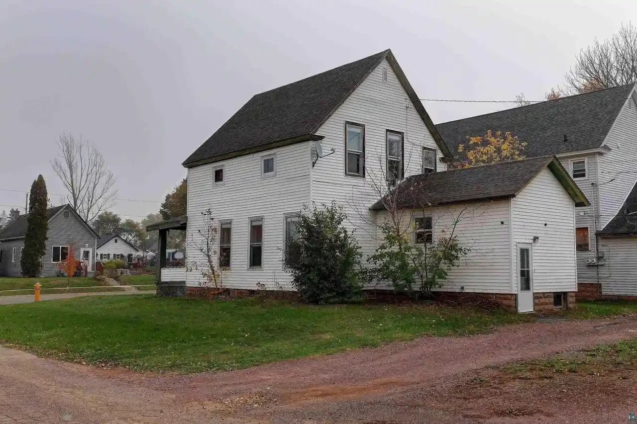 Photo 4 of Single family home for sale at 801 Vaughn Ave, Ashland, WI 54806 | MLS# 6128637 | Listing updated on 2026-10-23