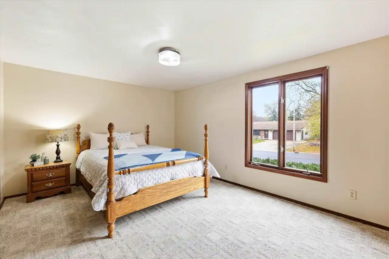 Photo 2 of Single family home for sale at 1320 Oasis Dr, Green Bay, WI 54313 | MLS# 50334860 | Listing updated on 2026-10-26