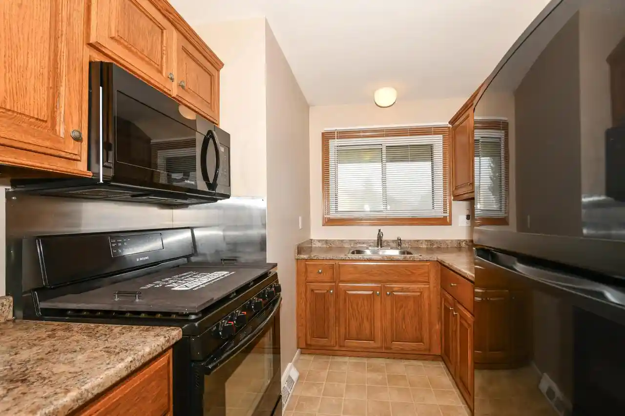 Listing Photo 2 - Condo for sale in building located at 3943 W College Ave, Milwaukee, WI 53221