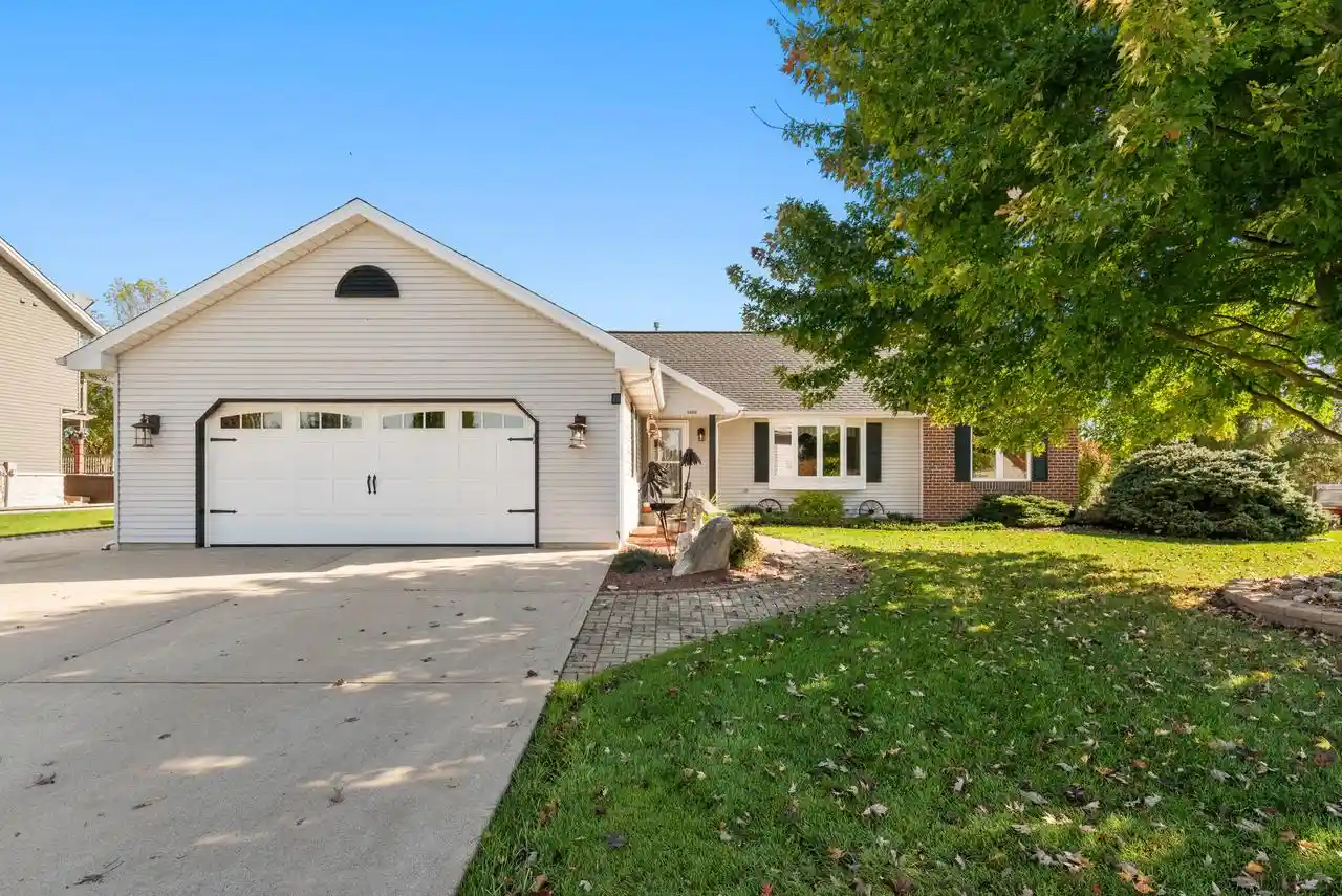 Photo 1 of Single family home for sale at 1419 Crk Side Dr, Burlington, WI 53105 | MLS# 1986020 | Listing updated on 2026-10-28