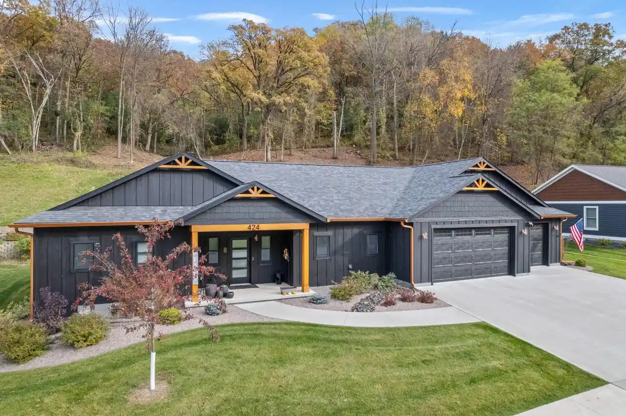 Photo 1 of Single family home for sale at 424 Valley Oaks Dr, Winona, MN 55987 | MLS# 1986021 | Listing updated on 2026-10-30