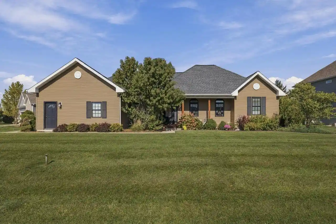Photo 1 of Single family home for sale at 514 Summerfield Dr, Williams Bay, WI 53191 | MLS# 1986035 | Listing updated on 2026-10-25