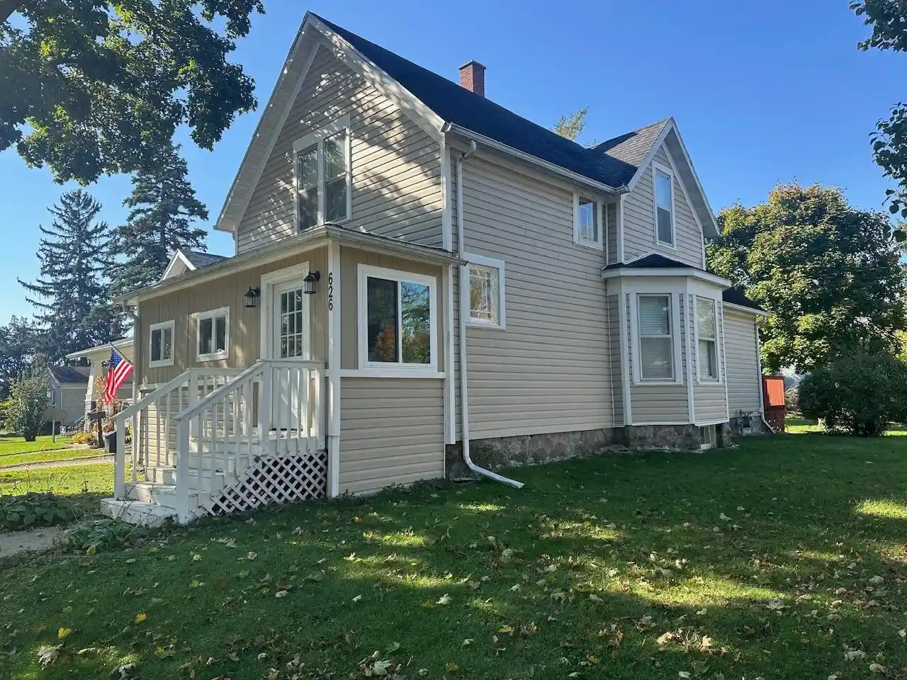Photo 1 of Single family home for sale at 626 Center St, Lake Geneva, WI 53147 | MLS# 1986041 | Listing updated on 2026-10-24